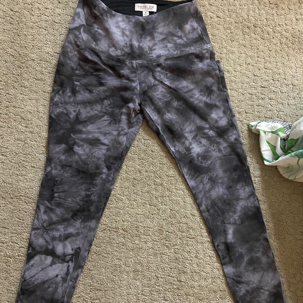 Black tie-dye leggings
